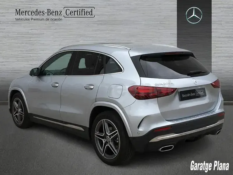 Usado Mercedes GLA200 150 CV (110 kW) 2025 Gris / plata SUV
