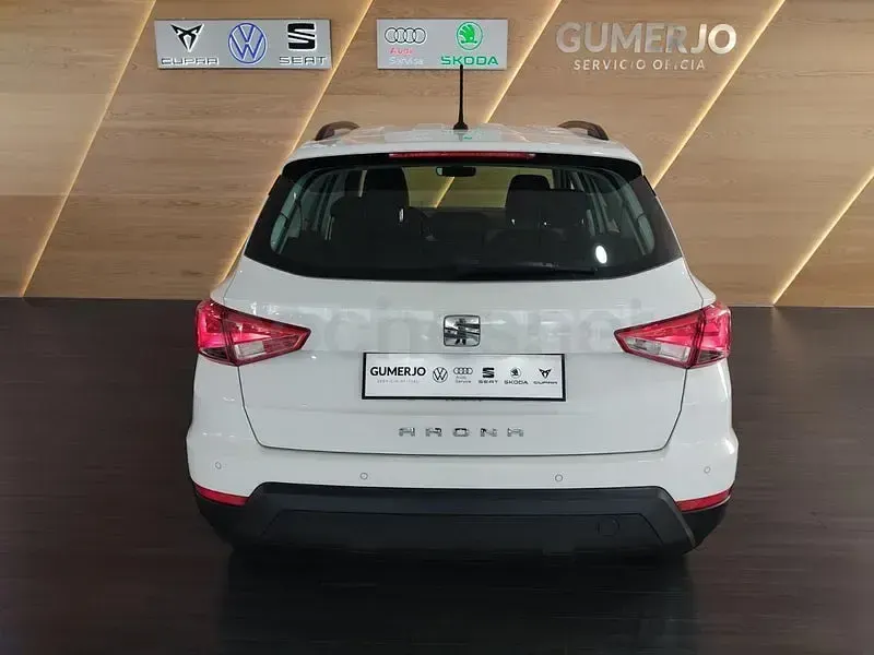 Usado Seat Arona Style 95 CV (69 kW) 2020 Blanco SUV