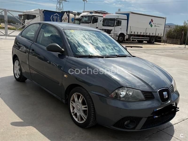 Usado Seat Ibiza Reference 80 CV (58 kW) 2006 Gris / plata Utilitario