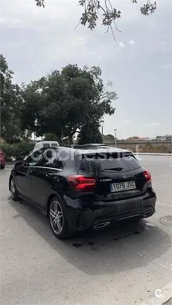 Usado Mercedes A200 AMG line 136 CV (100 kW) 2016 Negro Utilitario