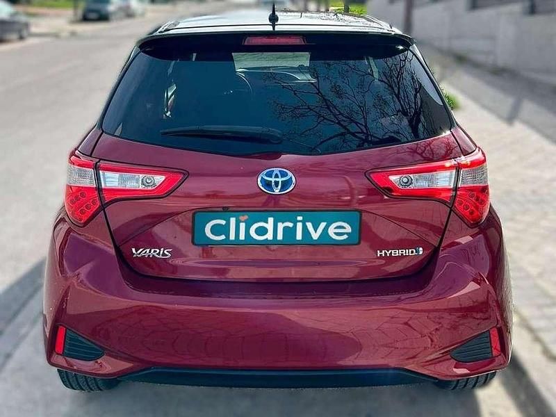 Usado Toyota Yaris Hybrid Advance 73 CV (53 kW) 2017 Rojo Berlina