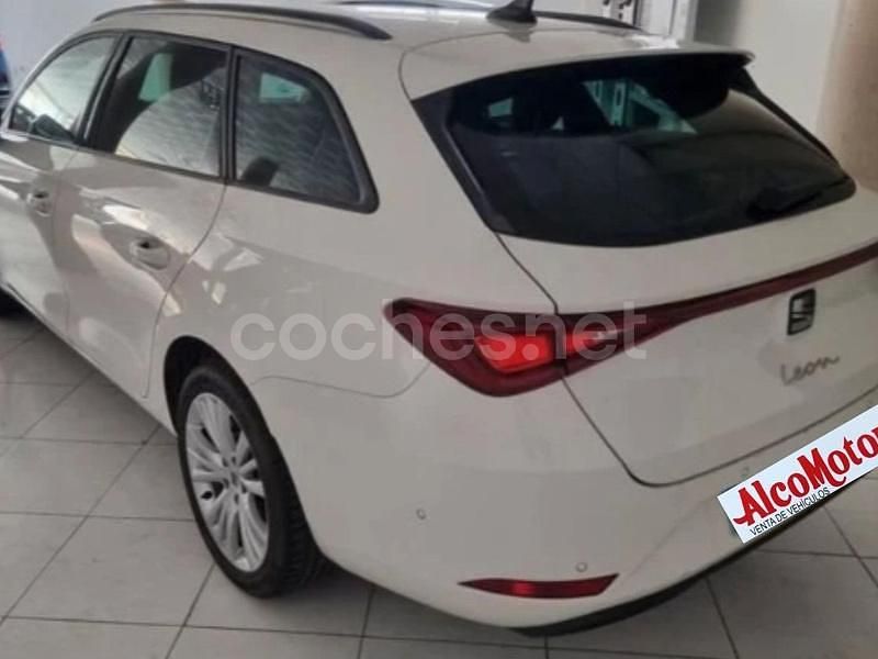 Usado Seat Leon Style 150 CV (110 kW) 2024 Blanco Familiar