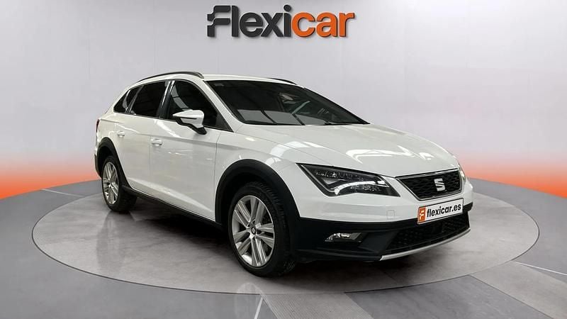 Usado Seat Leon ST Style 150 CV (110 kW) 2018 Blanco Familiar