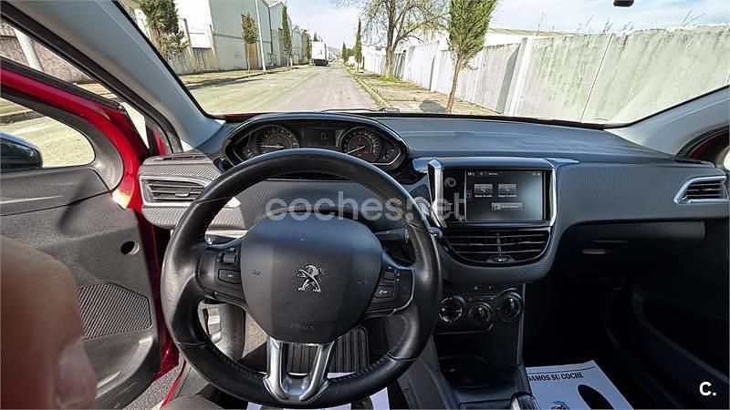 Usado Peugeot 208 Style 82 CV (60 kW) 2017 Rojo Utilitario