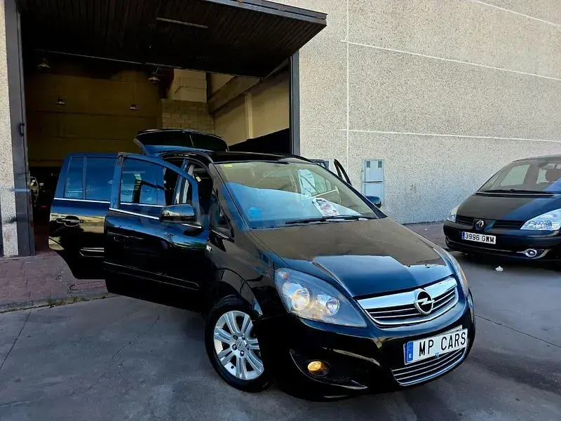 Usado Opel Zafira Family 115 CV (84 kW) 2012 Negro Monovolumen
