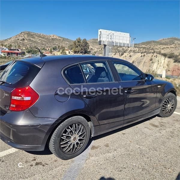 Usado BMW 118 129 CV (94 kW) 2008 Gris / plata Utilitario
