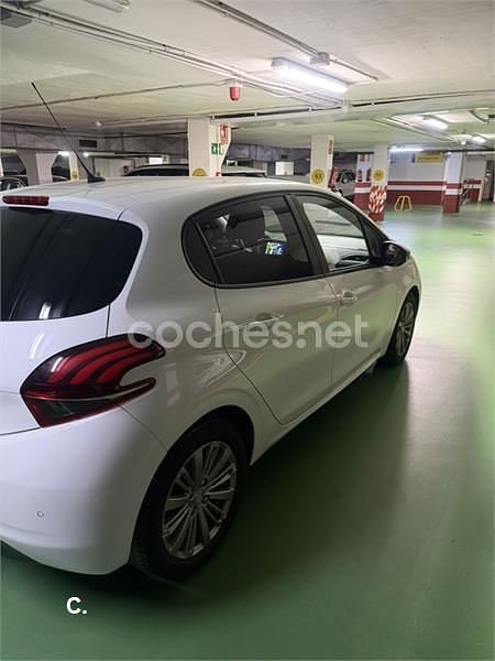 Usado Peugeot 208 Active 75 CV (55 kW) 2017 Blanco Utilitario