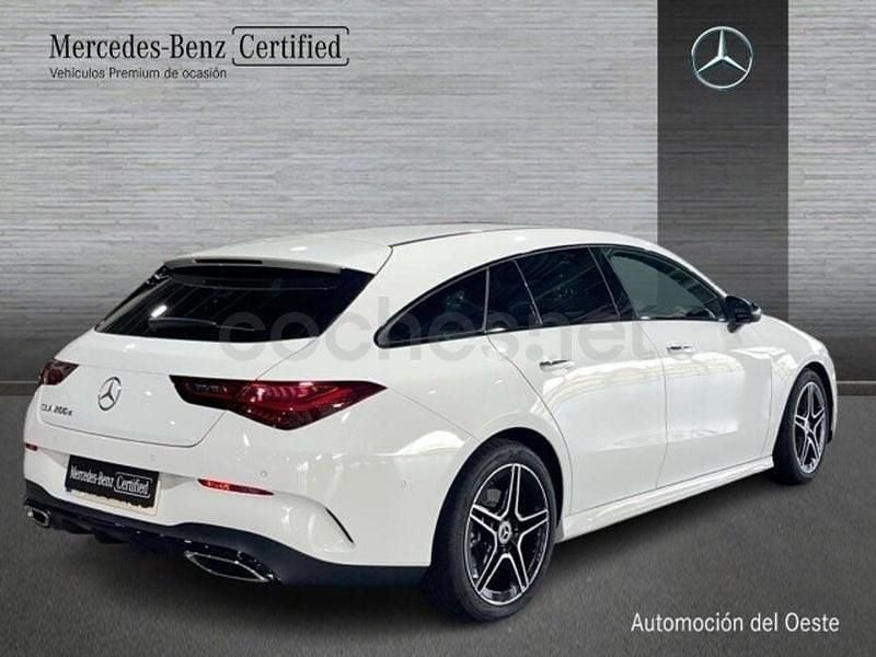 Usado Mercedes CLA200 AMG line 150 CV (110 kW) 2025 Blanco polar Familiar