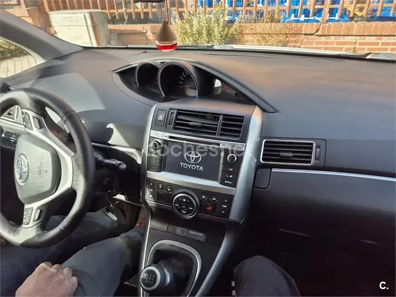 Usado Toyota Verso Comfort 112 CV (82 kW) 2015 Blanco Monovolumen