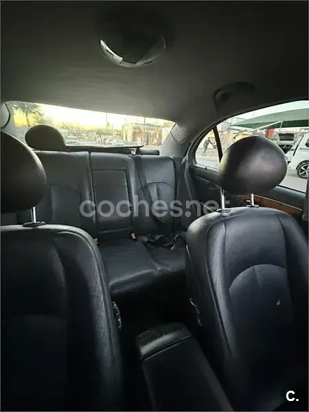 Usado Mercedes E270 Elegance 170 CV (125 kW) 2002 Gris / plata Familiar