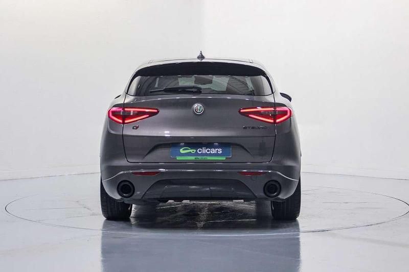 Usado Alfa Romeo Stelvio Veloce 209 CV (153 kW) 2021 Gris SUV