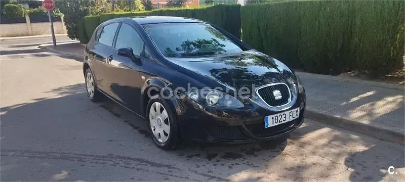 Usado Seat Leon Reference 105 CV (77 kW) 2007 Negro Utilitario