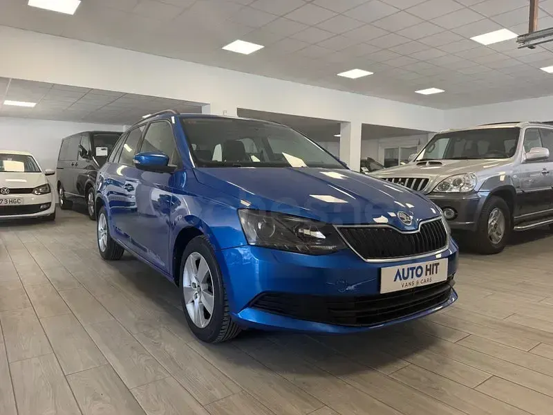 Usado Skoda Fabia Style 90 CV (66 kW) 2017 Azul Familiar