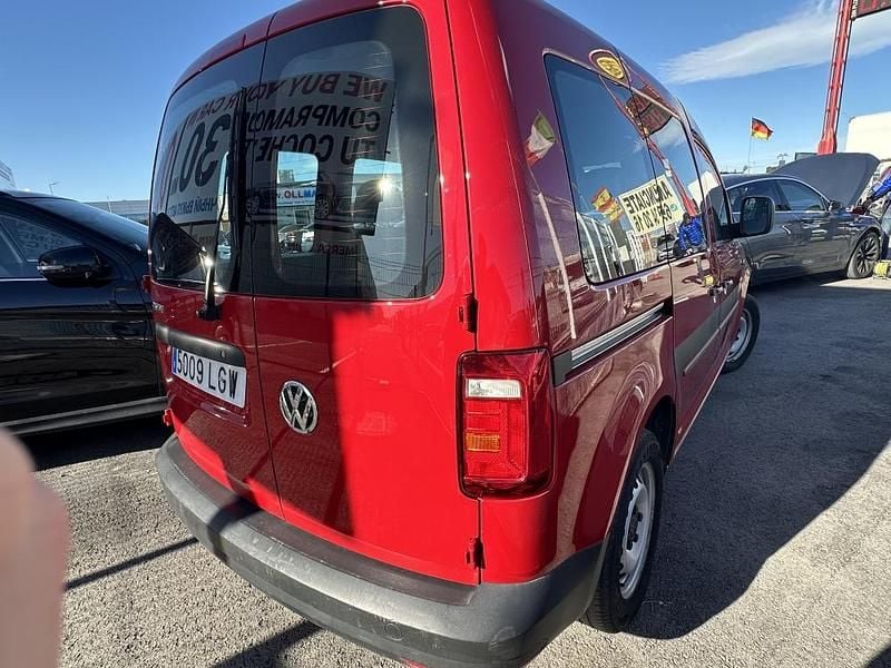 Usado VW Caddy 102 CV (75 kW) 2020 Rojo metalico Monovolumen