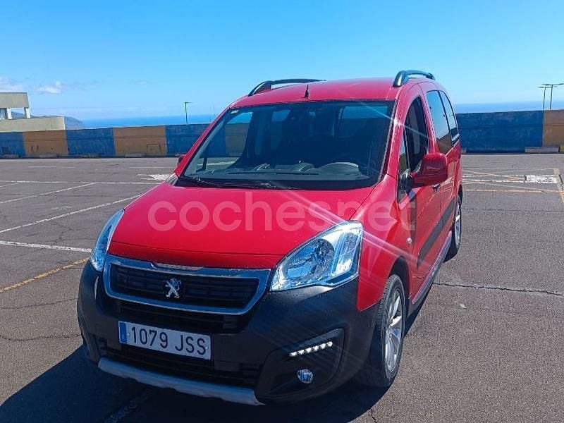 Usado Peugeot Partner Tepee Outdoor 110 CV (80 kW) 2016 Rojo Monovolumen