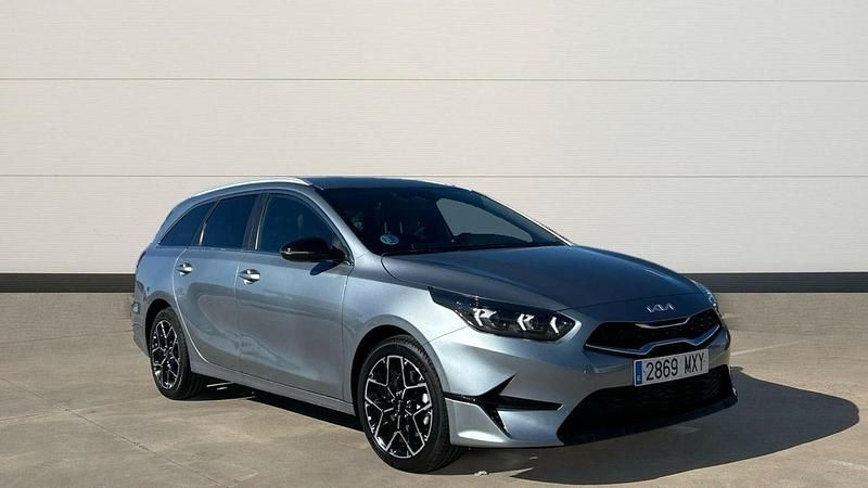 Gris Usado 2025 Kia Ceed Style Utilitario | 25.000 € (Un poco caro) - Imagen 1/4