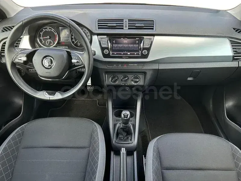 Usado Skoda Fabia Ambition 95 CV (69 kW) 2021 Gris / plata Utilitario