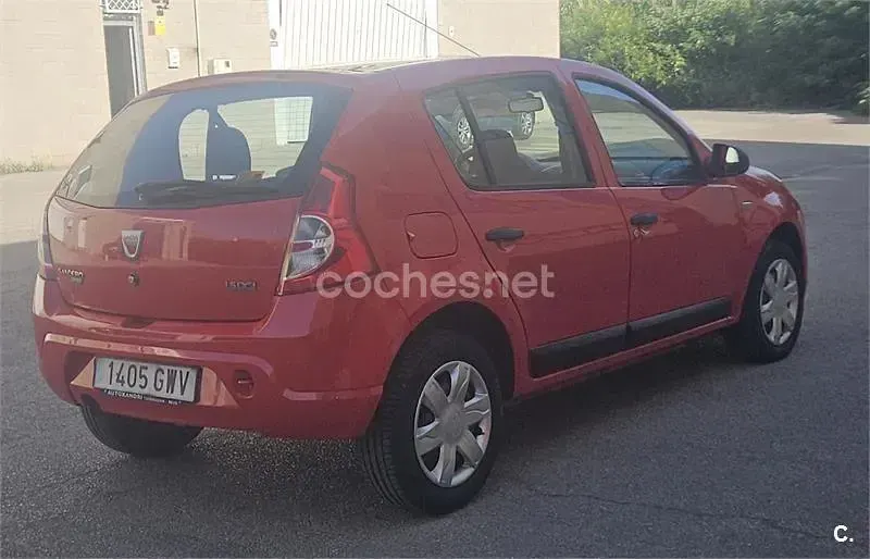 Usado Dacia Sandero Lauréate 70 CV (51 kW) 2010 Rojo Berlina