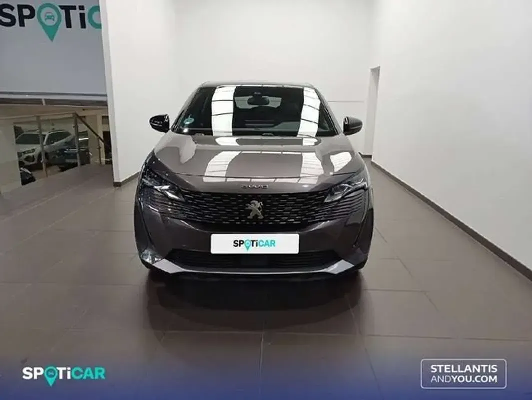 Usado Peugeot 3008 Allure 131 CV (96 kW) 2024 Gris SUV