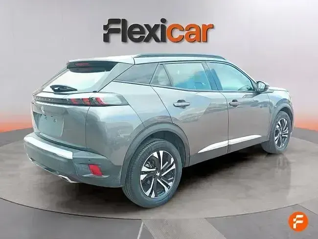 Usado Peugeot 2008 Allure 130 CV (95 kW) 2020 Gris SUV