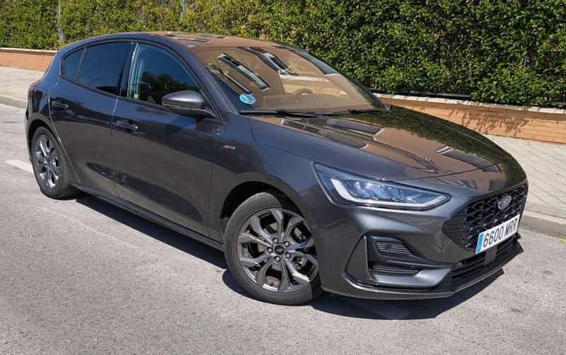 Usado Ford Focus ST-Line X 155 CV (114 kW) 2024 Gris Utilitario