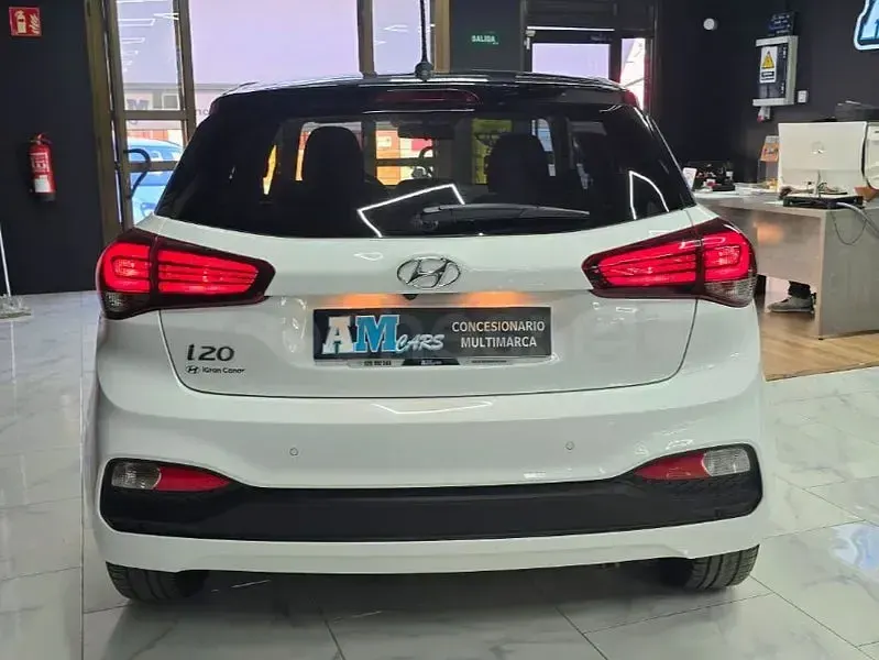 Usado Hyundai i20 100 CV (73 kW) 2019 Blanco Utilitario