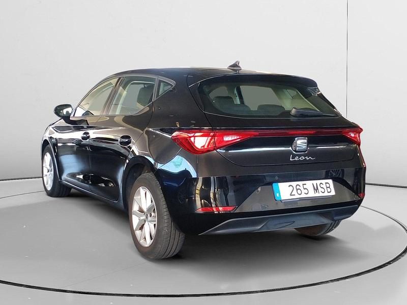 Usado Seat Leon Style 111 CV (81 kW) 2024 Negro Utilitario