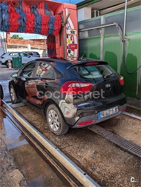 Usado Kia Rio 85 CV (62 kW) 2014 Negro Berlina