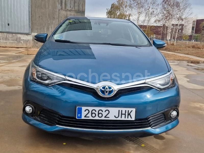 Usado Toyota Auris Hybrid Active 136 CV (100 kW) 2016 Azul Berlina