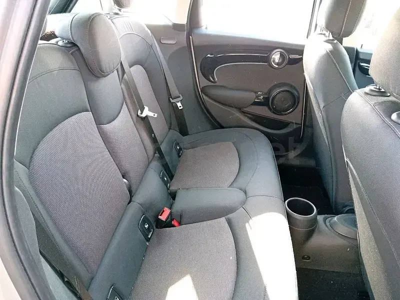 Usado Mini Cooper 136 CV (100 kW) 2023 Gris / plata Utilitario