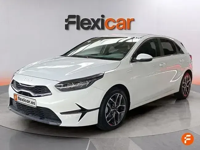Usado Kia Ceed 136 CV (100 kW) 2023 Blanco Utilitario