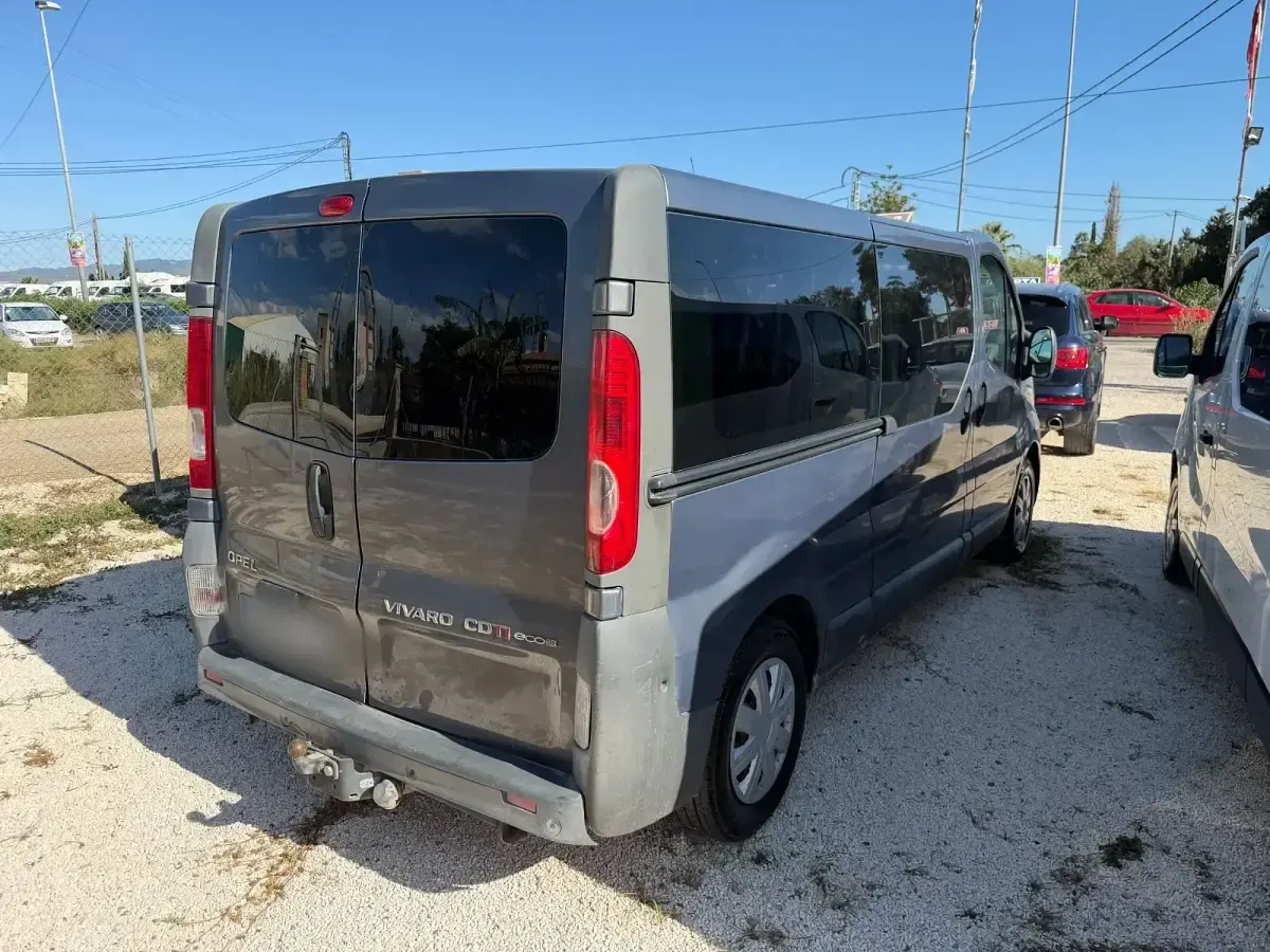 Usado Opel Vivaro Edition 114 CV (83 kW) 2013 Gris Monovolumen