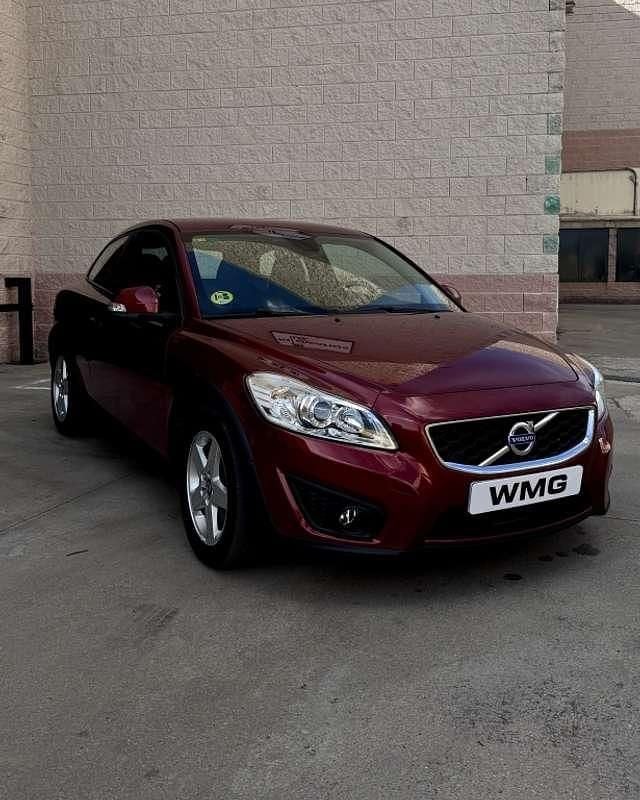 Granate Usado 2009 Volvo C30 Momentum Utilitario | 7990 € (Precio justo) - Imagen 1/4