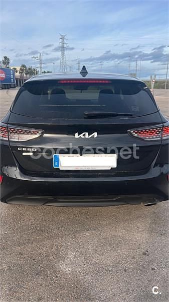 Usado Kia Ceed Style 100 CV (73 kW) 2024 Negro Utilitario