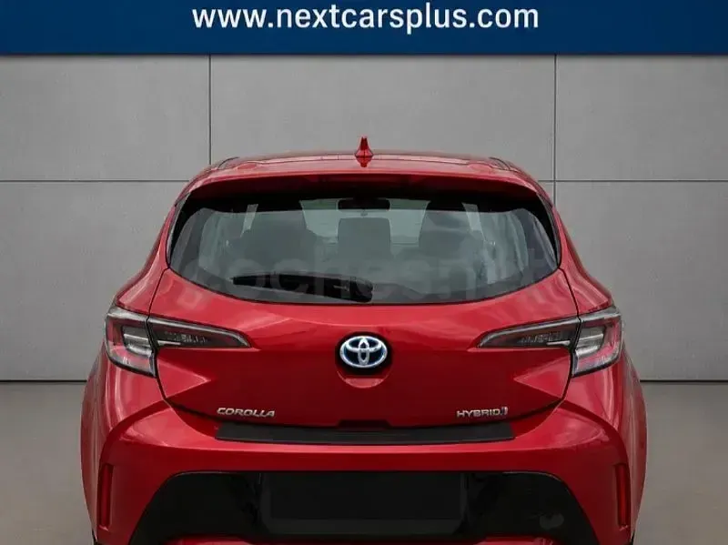 Usado Toyota Corolla Business Edition 122 CV (89 kW) 2021 Granate Berlina