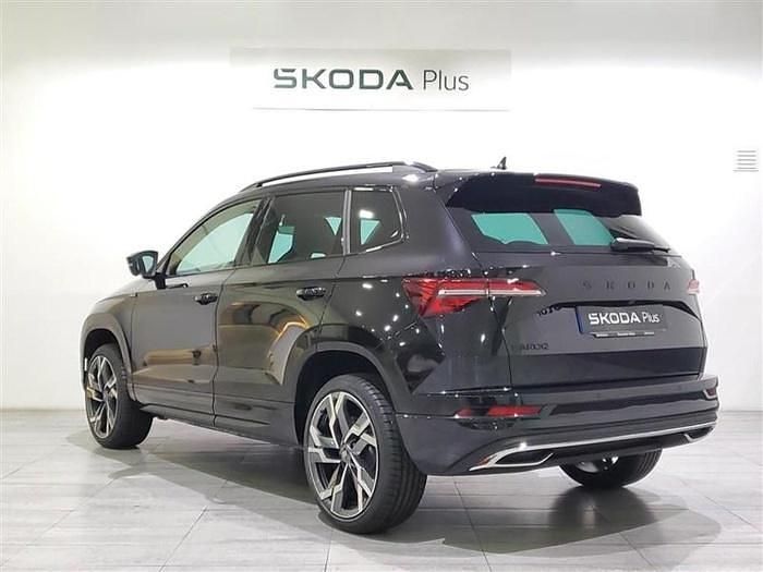 Usado Skoda Karoq SportLine 150 CV (110 kW) 2025 Negro SUV