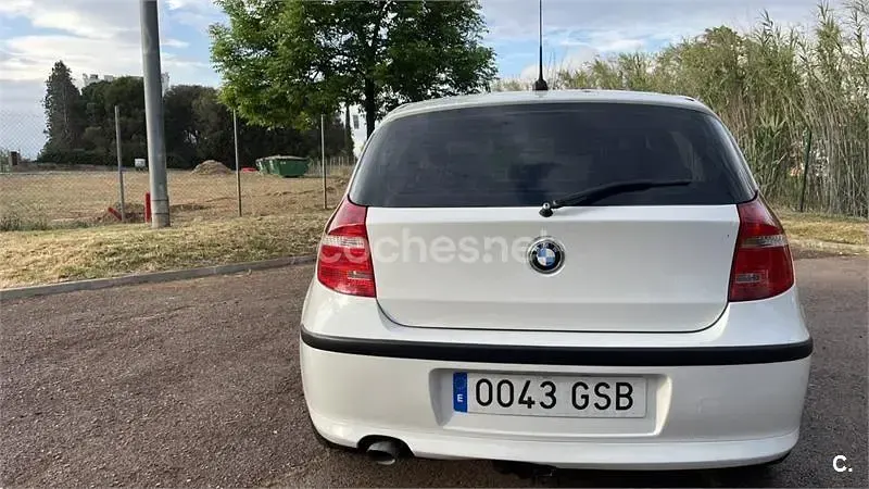 Używany BMW 118 143 KM (105 kW) 2009 Biały Hatchback