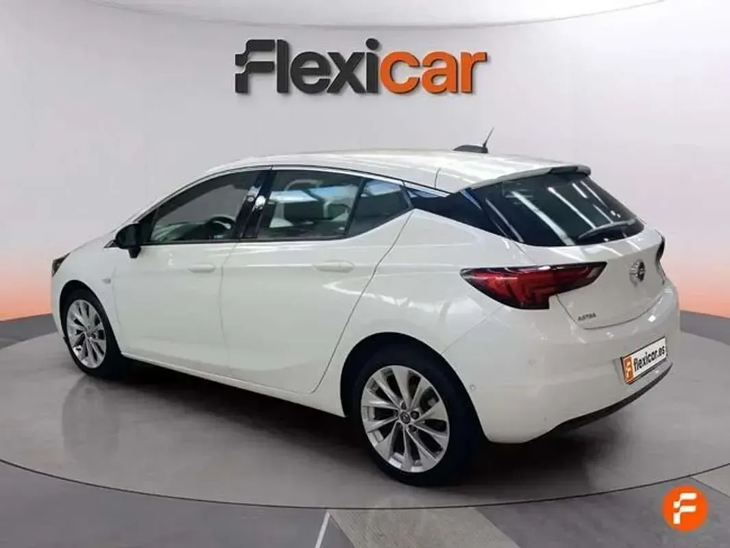 Usado Opel Astra Dynamic 136 CV (100 kW) 2017 Blanco Utilitario