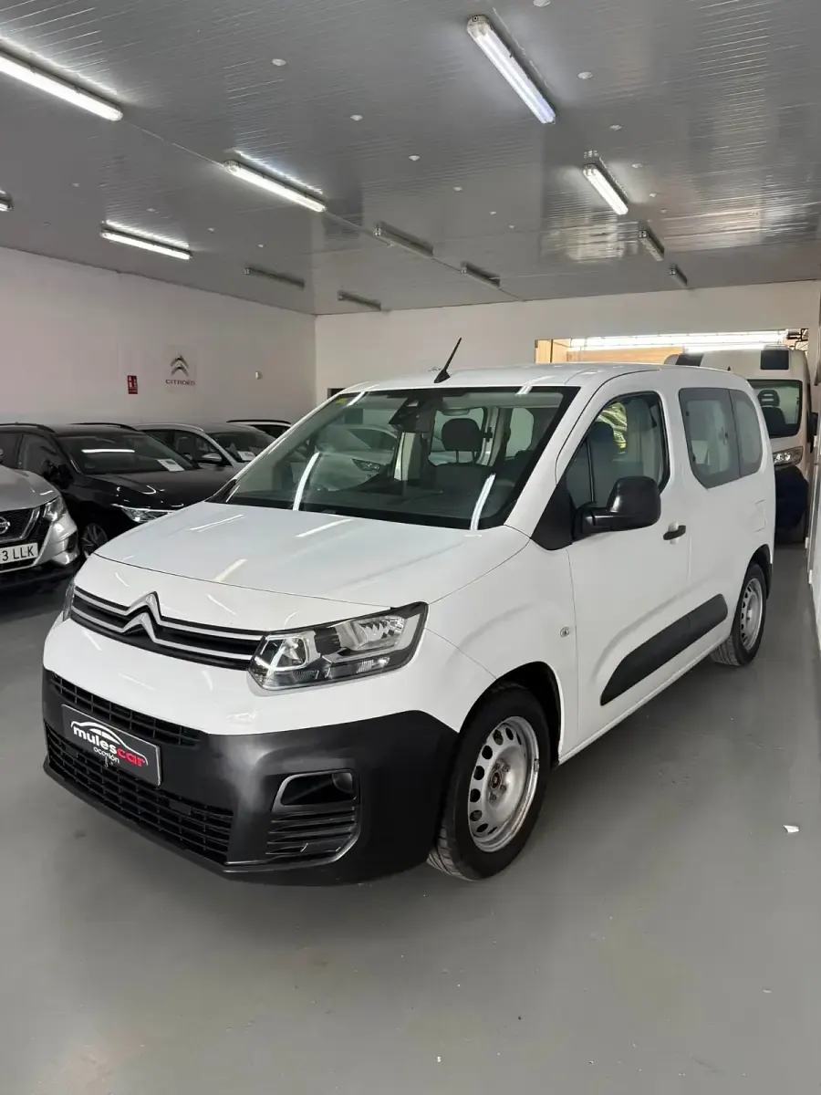 Usado Citroën Berlingo Live 102 CV (75 kW) 2020 Blanco Monovolumen