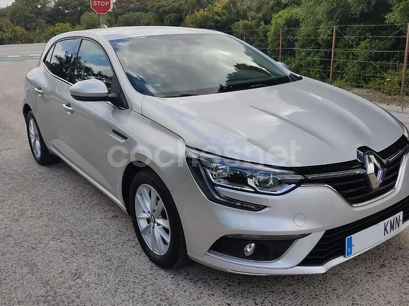 Usado Renault Mégane IV LIMITED 100 CV (73 kW) 2018 Gris / plata Berlina