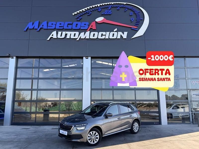 Usado Skoda Kamiq Ambition 110 CV (80 kW) 2022 Gris / plata SUV