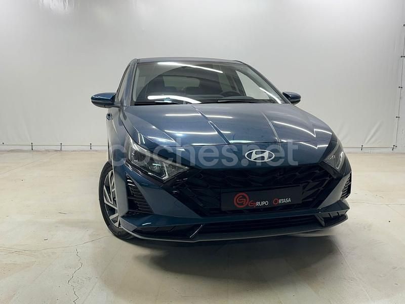 Azul Usado 2024 Hyundai i20 Berlina | 19.900 € (Un poco caro) - Imagen 1/4