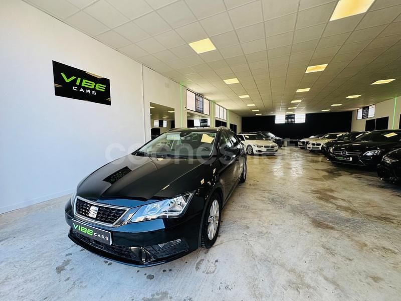 Usado Seat Leon Style 115 CV (84 kW) 2019 Negro Berlina