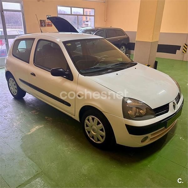 Usado Renault Clio II Authentique 80 CV (58 kW) 2004 Blanco Berlina