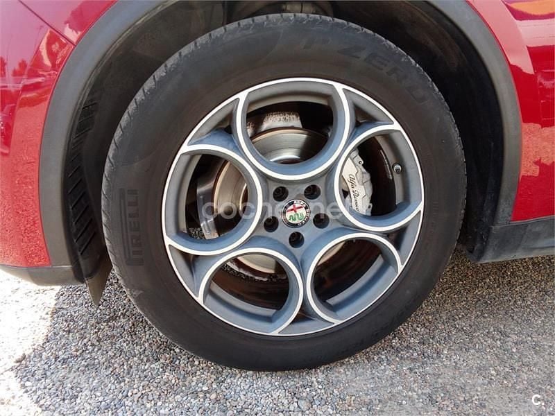 Usado Alfa Romeo Stelvio 150 CV (110 kW) 2017 Rojo SUV
