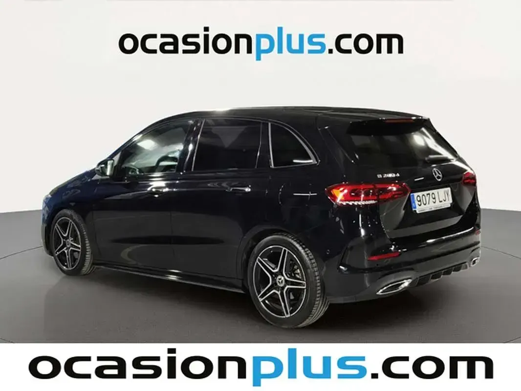 Usado Mercedes B200 150 CV (110 kW) 2020 Negro Utilitario