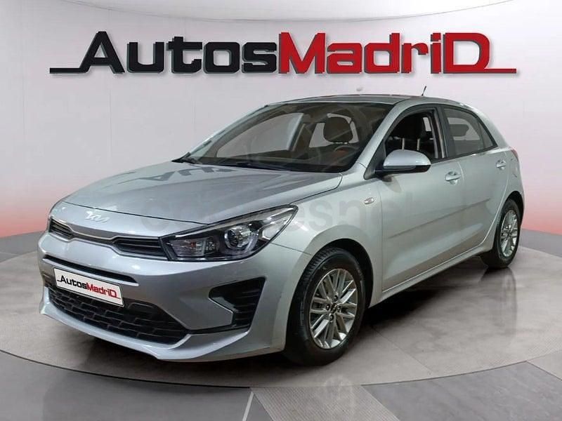 Usado Kia Rio 84 CV (61 kW) 2022 Gris / plata Berlina