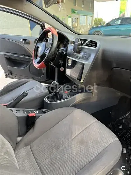 Usado Seat Leon Sport 102 CV (75 kW) 2007 Negro Utilitario