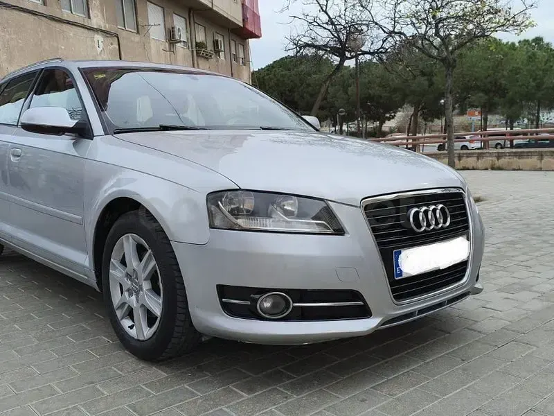Usado Audi A3 Sportback Ambiente 105 CV (77 kW) 2011 Gris / plata Utilitario