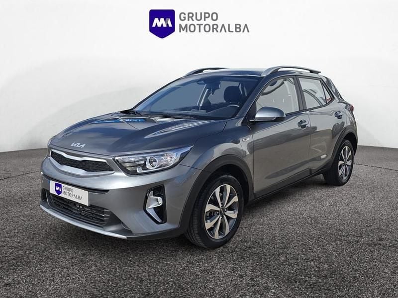 Gris / plata Usado 2024 Kia Stonic SUV | 18.990 € (Un poco caro) - Imagen 1/4